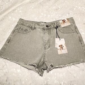 Brand New!🤩Cutest jean shorts!👖🩳